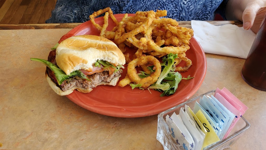 Bubbas Bar & Grille | restaurant | 976 New Hampshire Rte 103, Newbury, NH 03255, USA | 6037633290 OR +1 603-763-3290