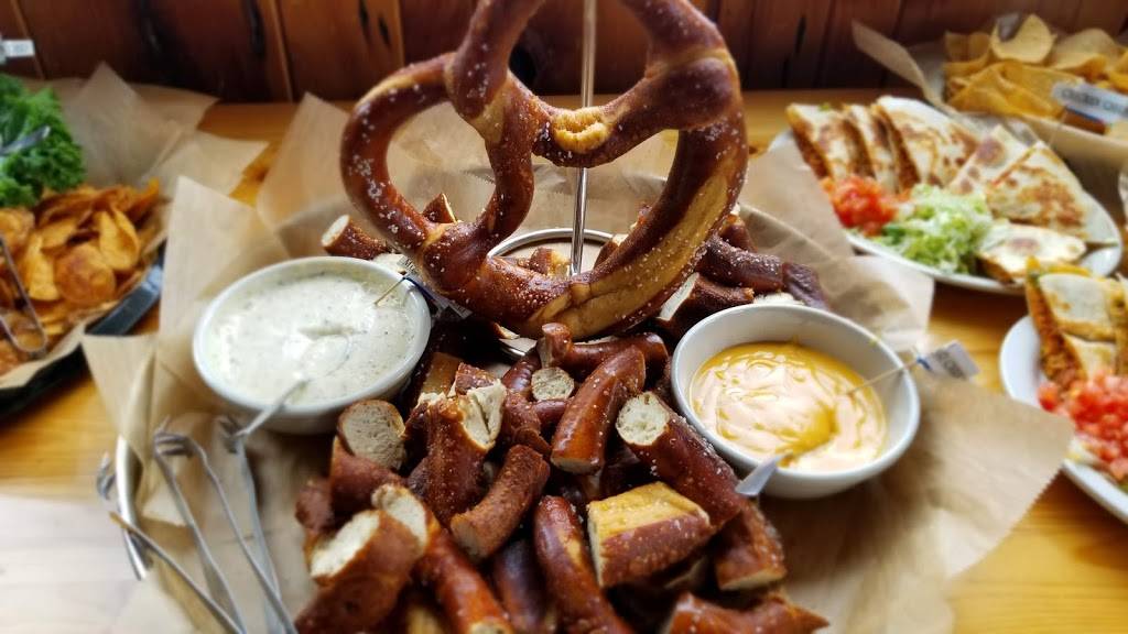 Petes Grill & Tavern | restaurant | 2588 84th St SW, Byron Center, MI 49315, USA | 6168789582 OR +1 616-878-9582