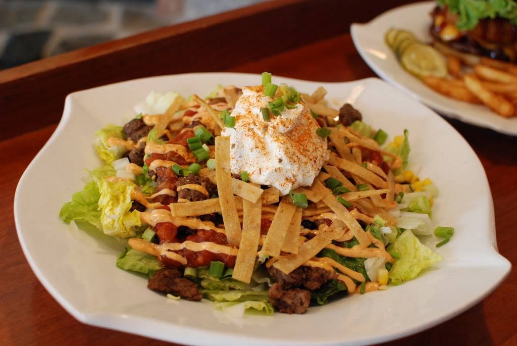 Brewskis Pub & Grill | restaurant | 900 Bruski Dr, Winona, MN 55987, USA | 5074742930 OR +1 507-474-2930