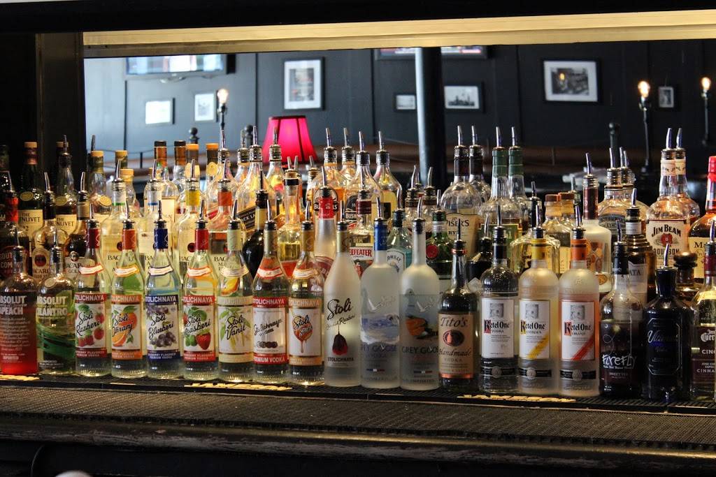 The Playwright Bar | restaurant | 658 E Broadway, South Boston, MA 02127, USA | 6172692537 OR +1 617-269-2537