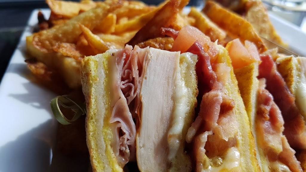 The Endzone Bar & Grill | restaurant | 1305 Main St E, Hamilton, ON L8K 4M3, Canada | 2892469663 OR +1 289-246-9663