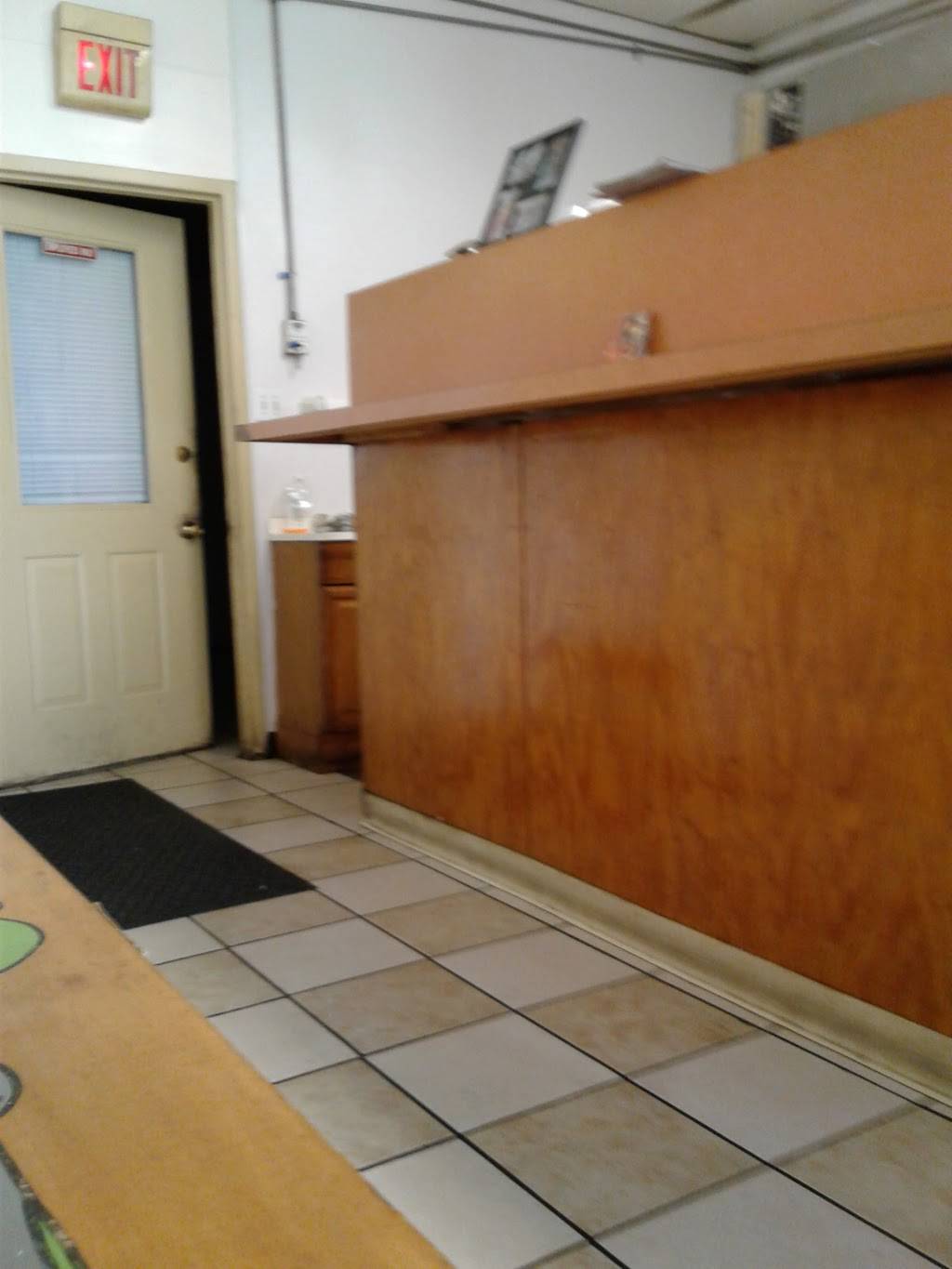 Carlos Soul Food | restaurant | 2912 Church St, Norfolk, VA 23504, USA | 7576253333 OR +1 757-625-3333