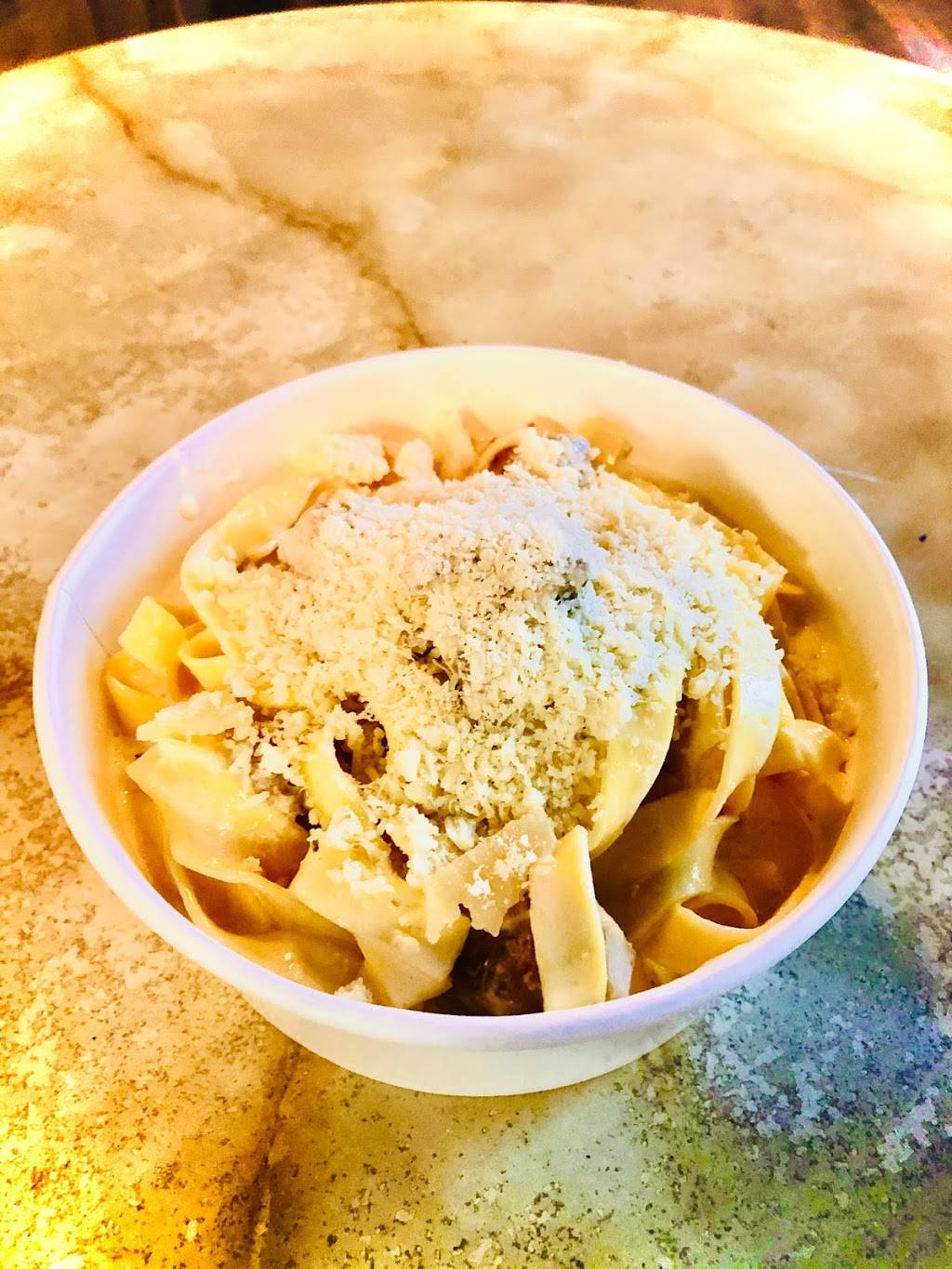 Alfredos On Folly | restaurant | 106 W Hudson Ave, Folly Beach, SC 29439, USA | 8436330225 OR +1 843-633-0225