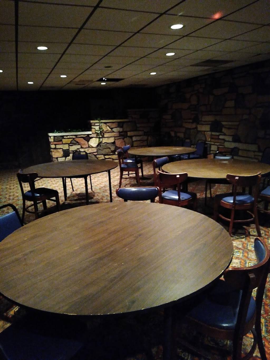 TJ’s Village Restaurant | restaurant | 117 N Walnut St, Gnadenhutten, OH 44629, USA | 7405614067 OR +1 740-561-4067