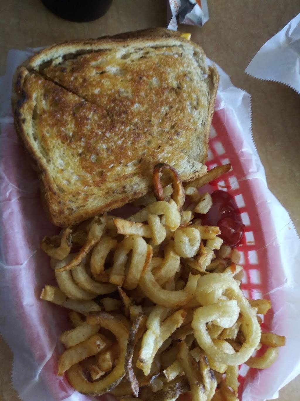 Flyers Wings & Grill | restaurant | 5621 W Colonial Dr, Orlando, FL 32808, USA | 4072979464 OR +1 407-297-9464