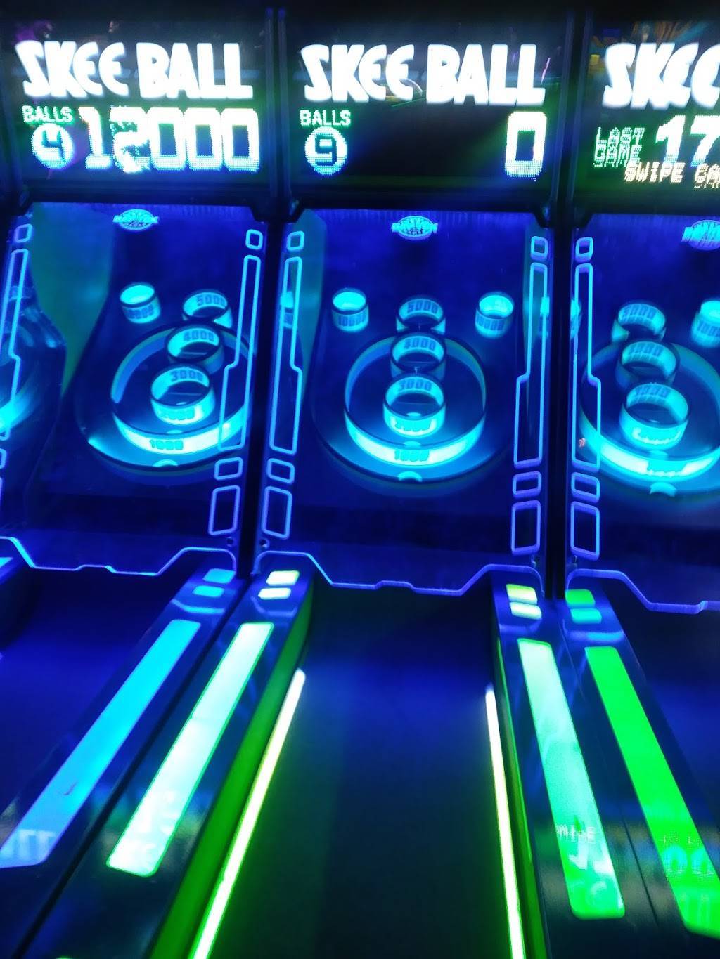 Main Event Gilbert | restaurant | 1735 S Santan Village Pkwy, Gilbert, AZ 85295, USA | 4804622200 OR +1 480-462-2200