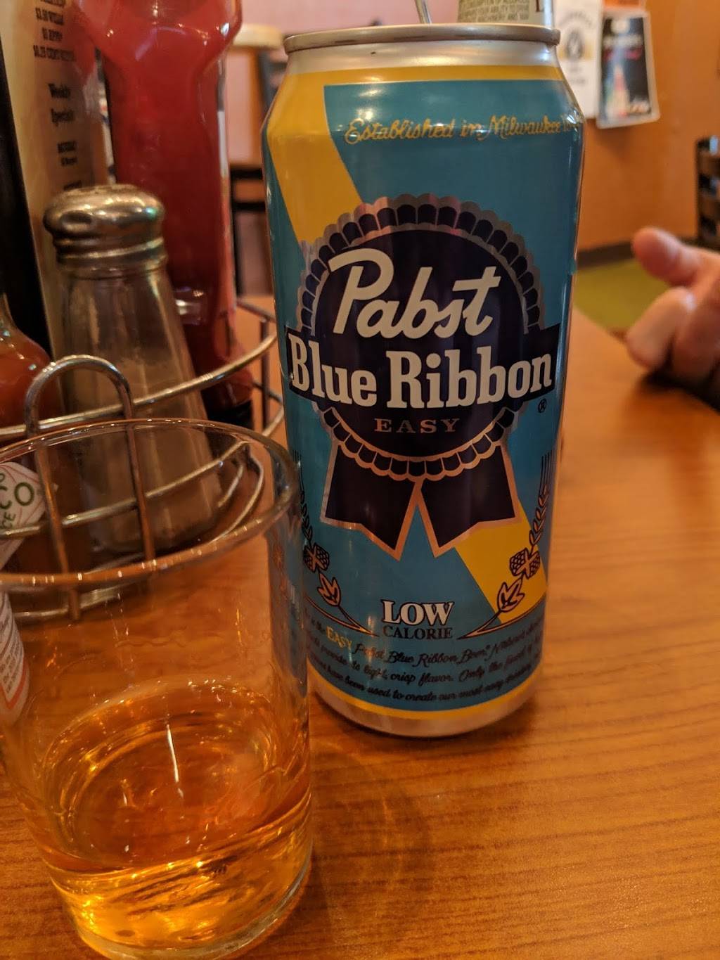 Holler Hops And Grill | restaurant | 7500 Oakbrook Dr, Florence, KY 41042, USA | 8599186532 OR +1 859-918-6532