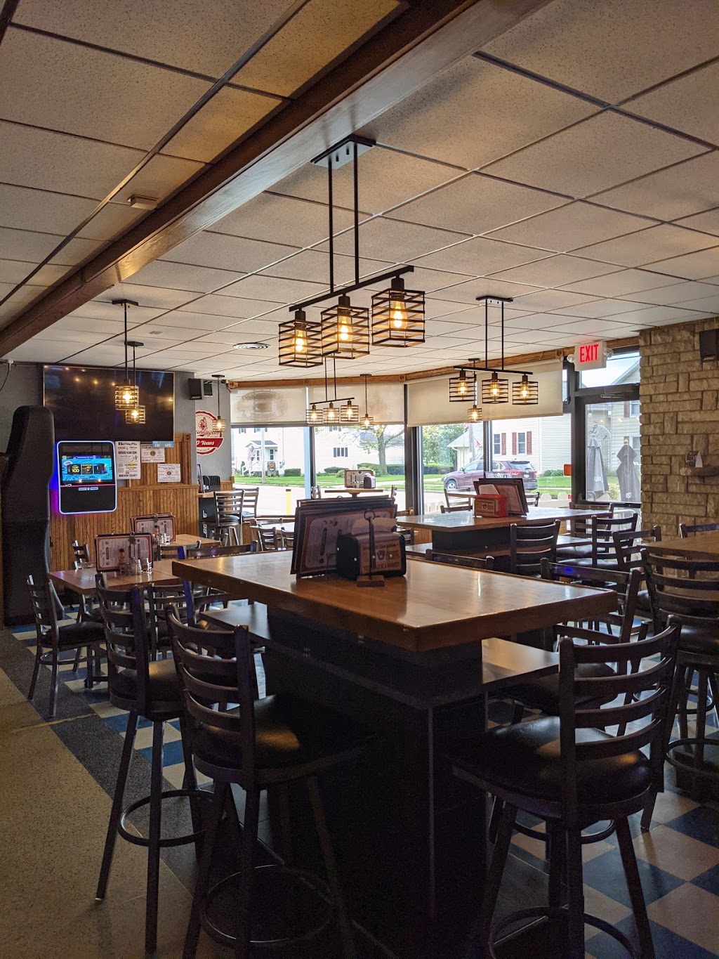 King Pin Lanes | restaurant | 404 S Fond Du Lac Ave, Campbellsport, WI 53010, USA | 9205338392 OR +1 920-533-8392