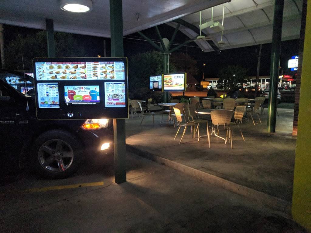 Sonic Drive-In | restaurant | 1900 Camden Ave, Parkersburg, WV 26101, USA | 3044224663 OR +1 304-422-4663