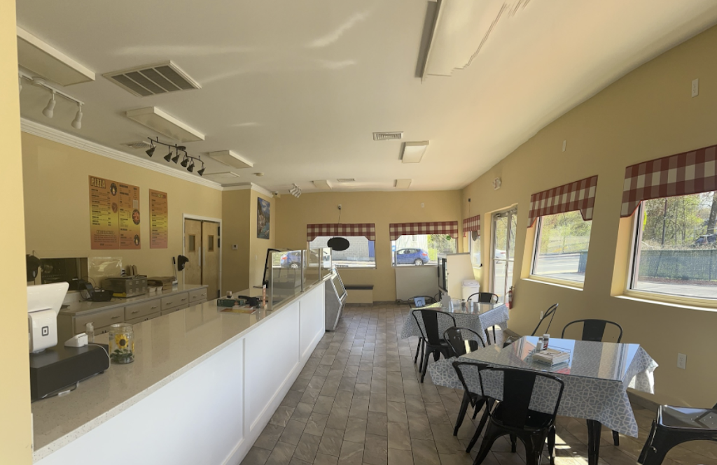 Famous BBQ | restaurant | 1101 Mineral Spring Ave, North Providence, RI 02904, USA | 4012051608 OR +1 401-205-1608