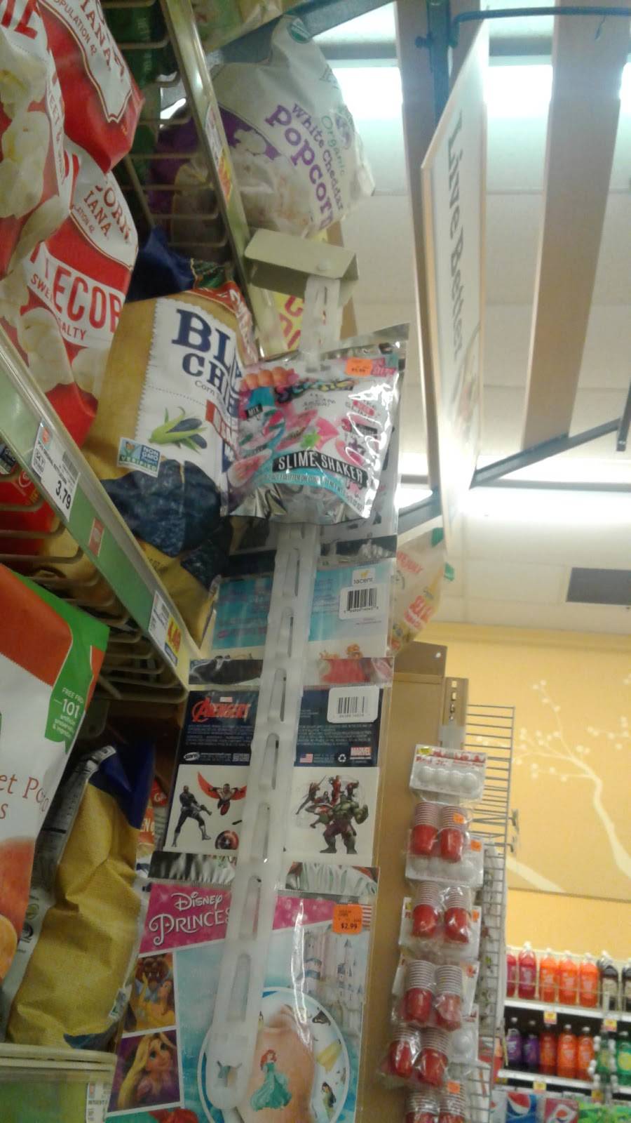 Daves Red Hots | restaurant | 3422 Roosevelt Rd, Chicago, IL 60624, USA | 7737229935 OR +1 773-722-9935