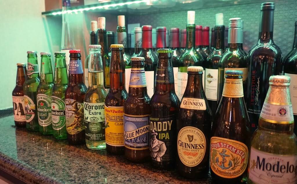 Diamonds Sports Bar & Grill | restaurant | 77 Hegenberger Rd, Oakland, CA 94621, USA | 5106387777 OR +1 510-638-7777