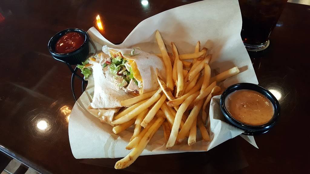 Fielders Choice Tap & Table | restaurant | 2300 Gleason Ct, Northfield, MN 55057, USA | 5076454500 OR +1 507-645-4500