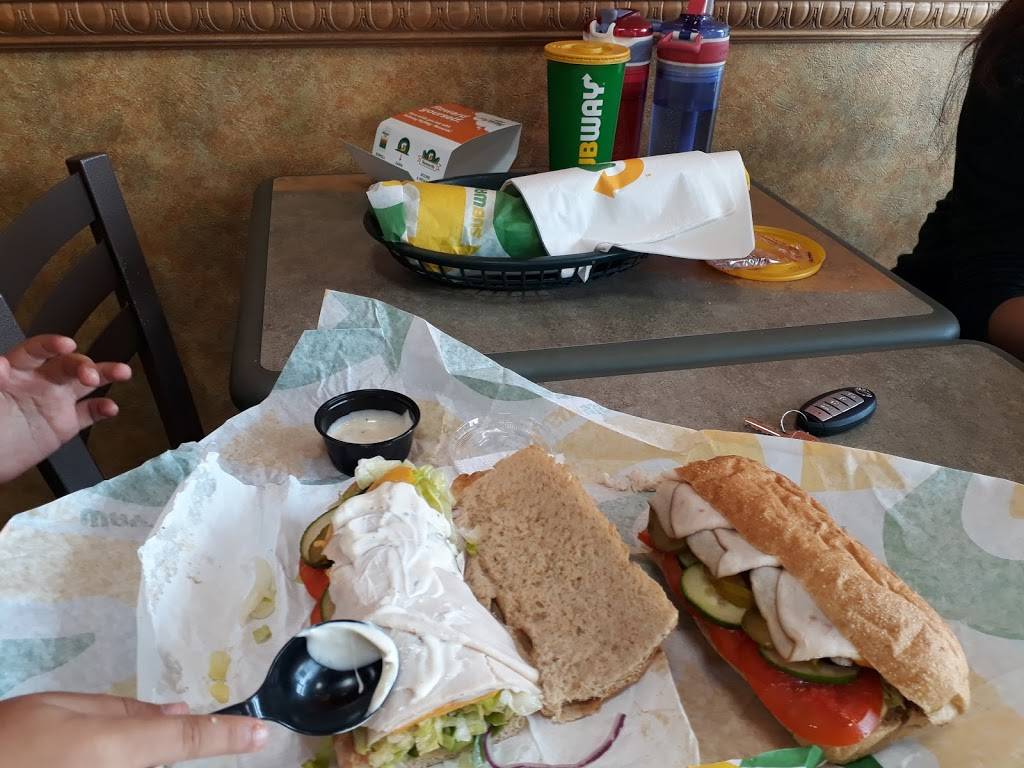 Subway | restaurant | Oakridge Centre, 760 Hyde Park Rd, London, ON N6H 5W9, Canada | 5194741646 OR +1 519-474-1646