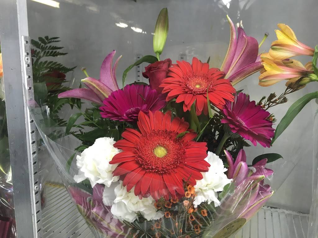 Florist Epicerie Normand | restaurant | 592 Rue Ingrid, Laval, QC H7P 3P7, Canada | 4506252027 OR +1 450-625-2027