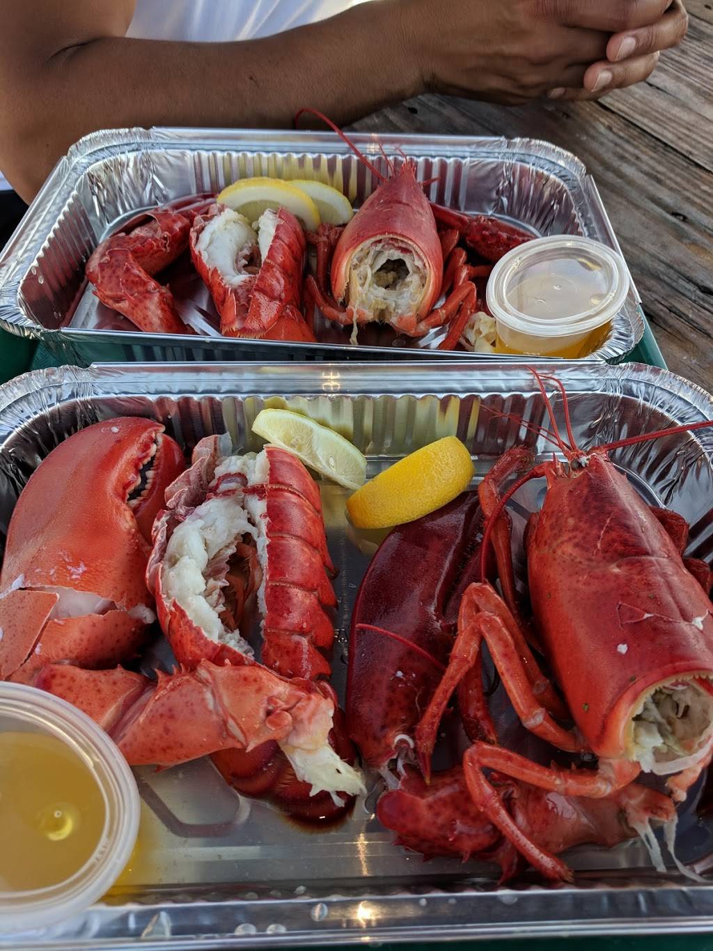 White Cap Fish Market | restaurant | 120 Main St, Islip, NY 11751, USA | 6315810125 OR +1 631-581-0125