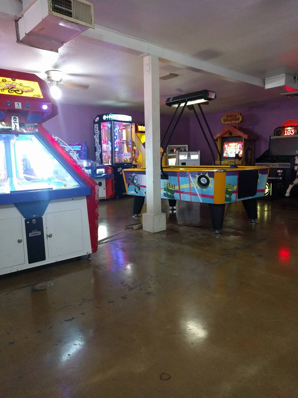 Time Out Pizza & Fun Center | restaurant | 110 S Mooney Blvd, Tulare, CA 93274, USA | 5596850322 OR +1 559-685-0322