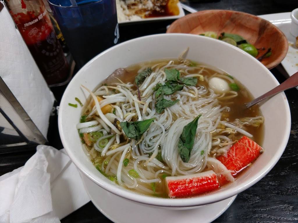 Pho King | restaurant | 1424 N Ben Maddox Way, Visalia, CA 93292, USA | 5597136678 OR +1 559-713-6678