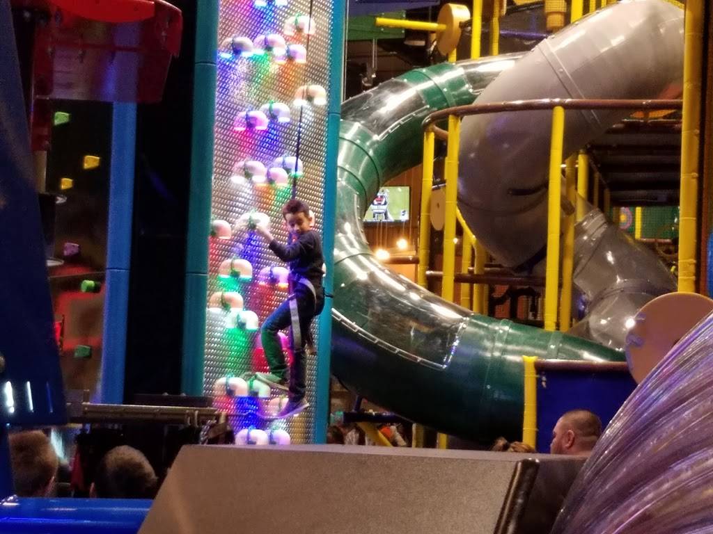 Gizmos Fun Factory | restaurant | 66 Orland Square Dr, Orland Park, IL 60462, USA | 7089498948 OR +1 708-949-8948