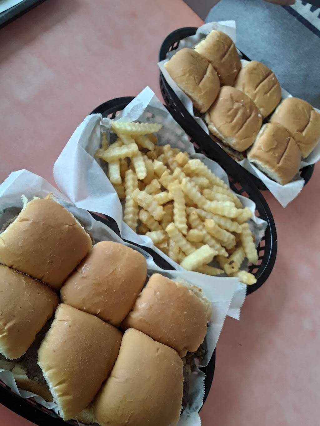 Royal Castle | restaurant | 2700 NW 79th St, Miami, FL 33147, USA | 3056968241 OR +1 305-696-8241