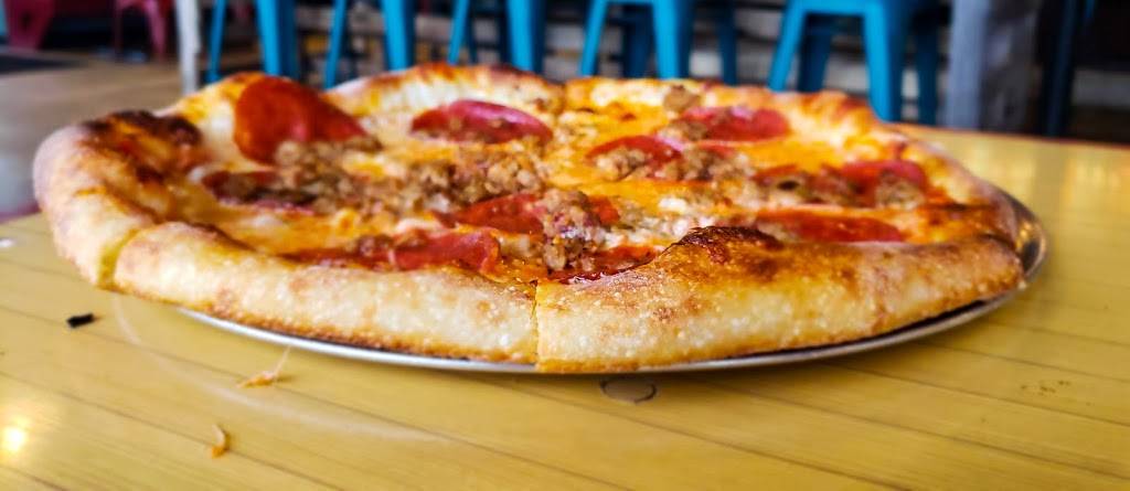 Heartland Pizza Company | restaurant | 2822 Ramada Way, Green Bay, WI 54304, USA | 9204892500 OR +1 920-489-2500