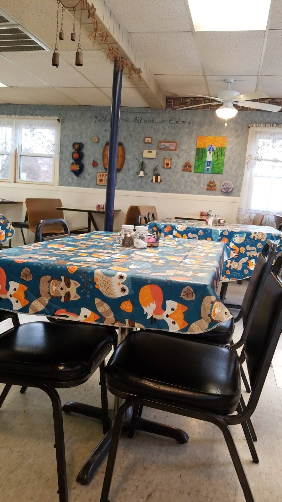 Pink Pony Drive In | restaurant | 613 12th St, Erie, IL 61250, USA | 3096592363 OR +1 309-659-2363