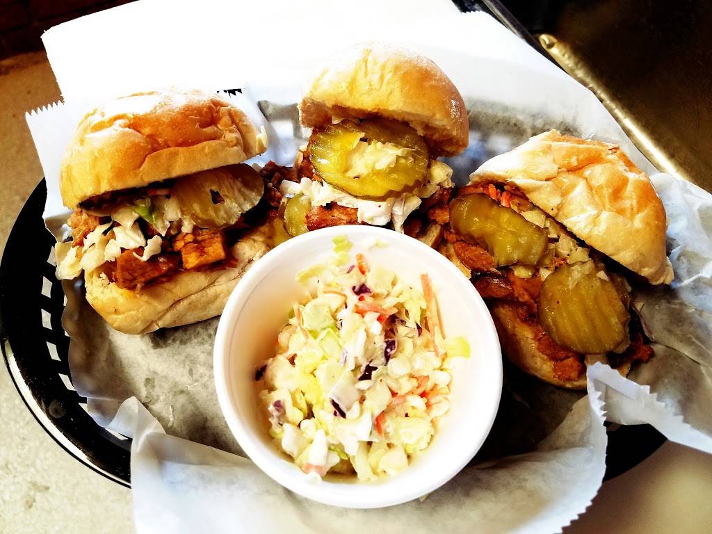 Banjos BBQ Grill II on 7th | restaurant | 1821 E 7th Ave, Tampa, FL 33605, USA | 3345240466 OR +1 334-524-0466