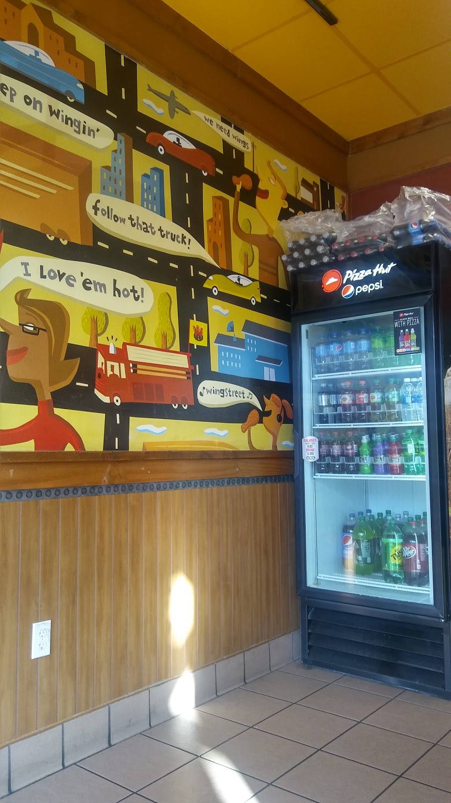 Pizza Hut | restaurant | 8343 Market St, Bradenton, FL 34202, USA | 9413736410 OR +1 941-373-6410