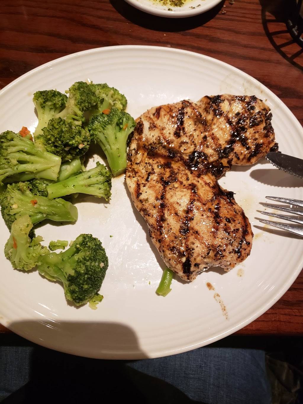 Carrabbas Italian Grill | restaurant | 4430 Long Gate Pkwy, Ellicott City, MD 21043, USA | 4104615200 OR +1 410-461-5200