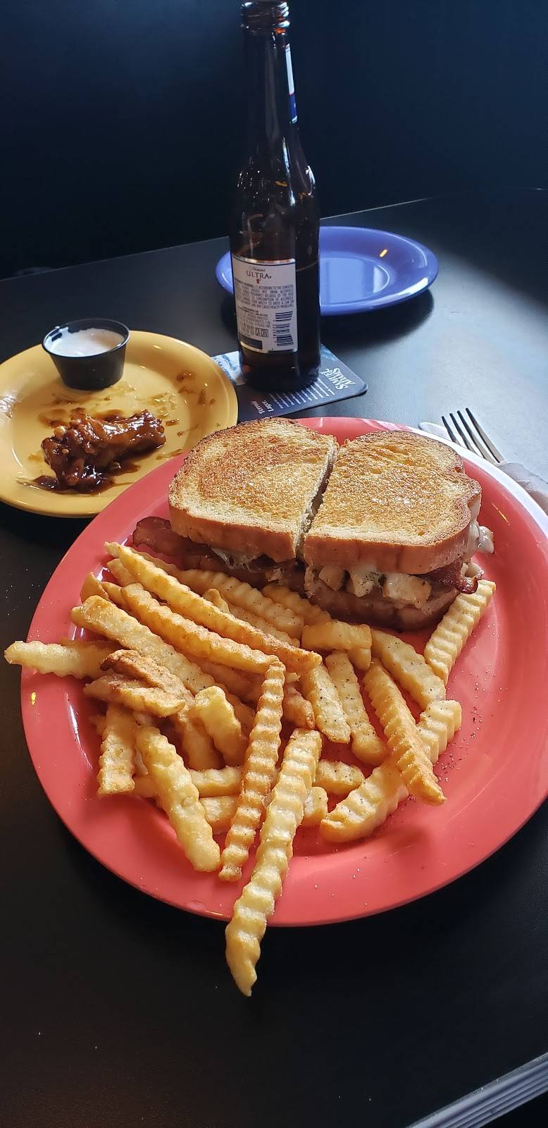 Hangar Pub and Grill | restaurant | 1350 East St, Pittsfield, MA 01201, USA | 4134969464 OR +1 413-496-9464