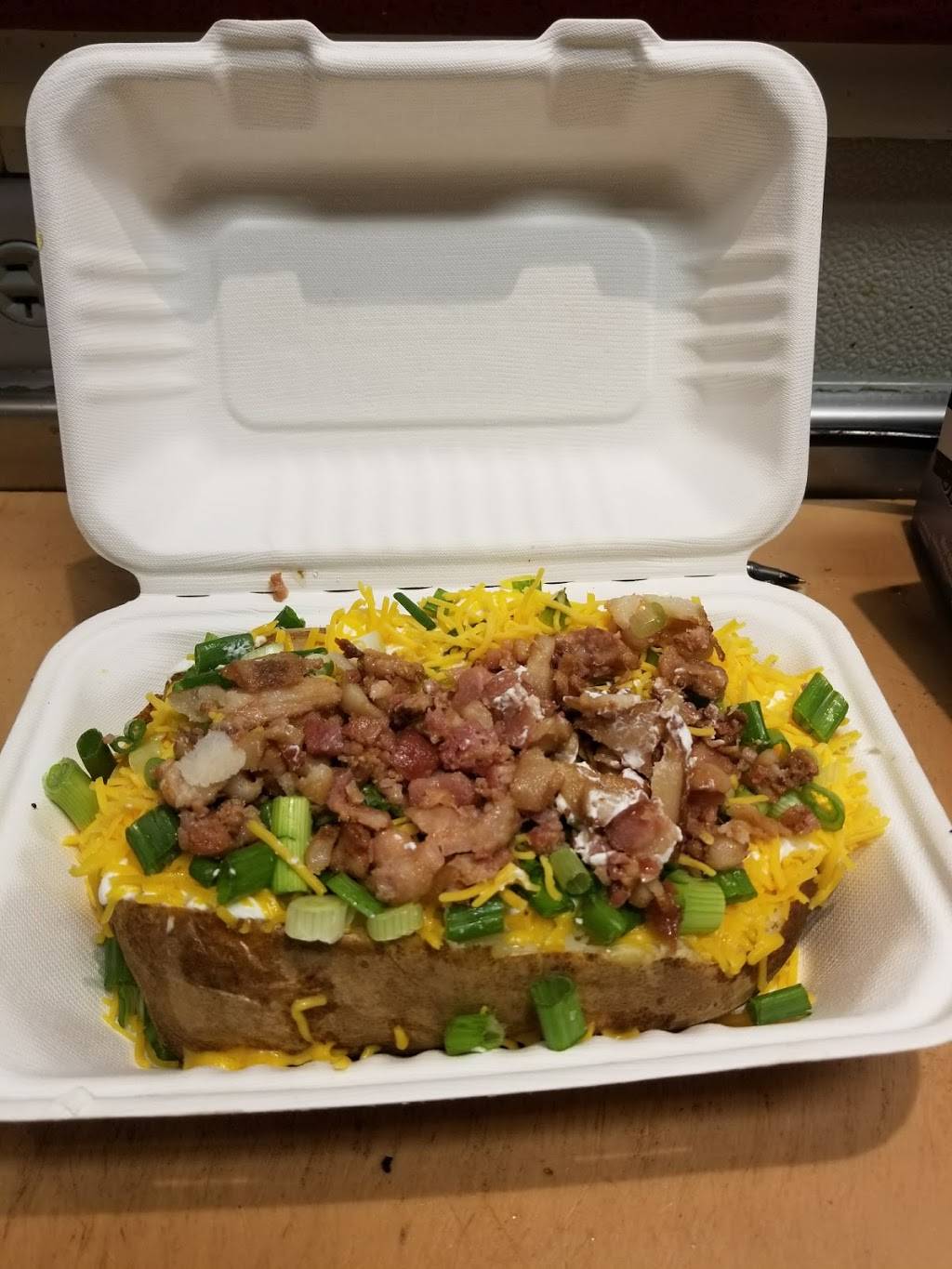 Dickeys Barbecue Pit | restaurant | 2525 Wycliff Ave, Dallas, TX 75219, USA | 2147800999 OR +1 214-780-0999