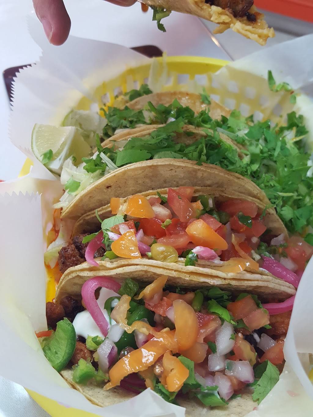 Los Tacos | restaurant | 131 W Sunset Dr, Waukesha, WI 53189, USA | 2628753556 OR +1 262-875-3556
