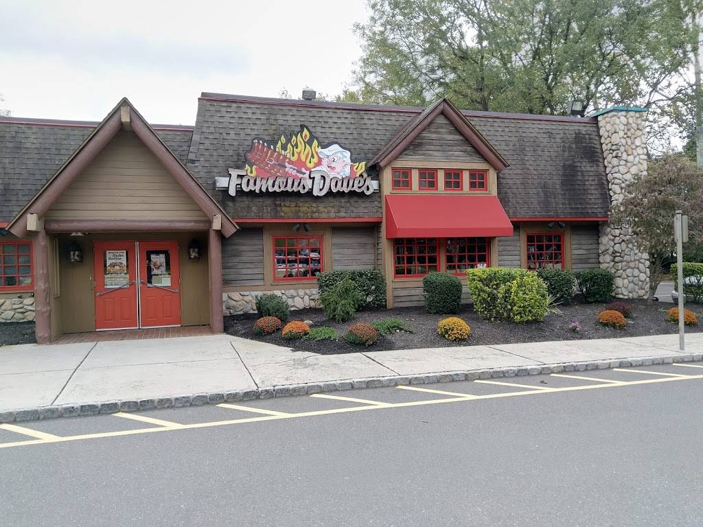 Famous Daves Bar-B-Que | restaurant | 1443 US-22, Mountainside, NJ 07092, USA | 9082325619 OR +1 908-232-5619