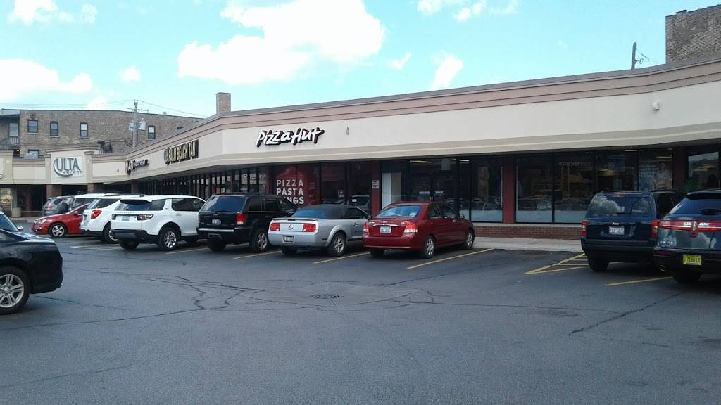 Pizza Hut | restaurant | 3009 N Clark St, Chicago, IL 60657, USA | 7735498993 OR +1 773-549-8993