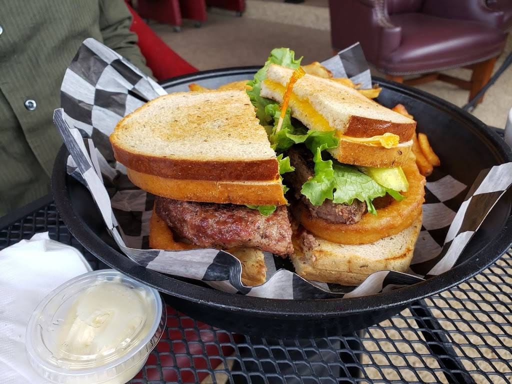 Bennys Grill | restaurant | 1770 E Pershing Rd, Decatur, IL 62526, USA | 2178757706 OR +1 217-875-7706