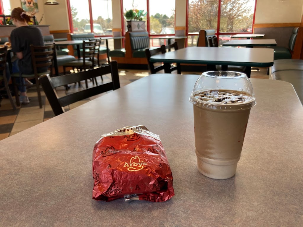 Arbys | meal takeaway | 680 W Deuce of Clubs, Show Low, AZ 85901, USA | 9285374413 OR +1 928-537-4413