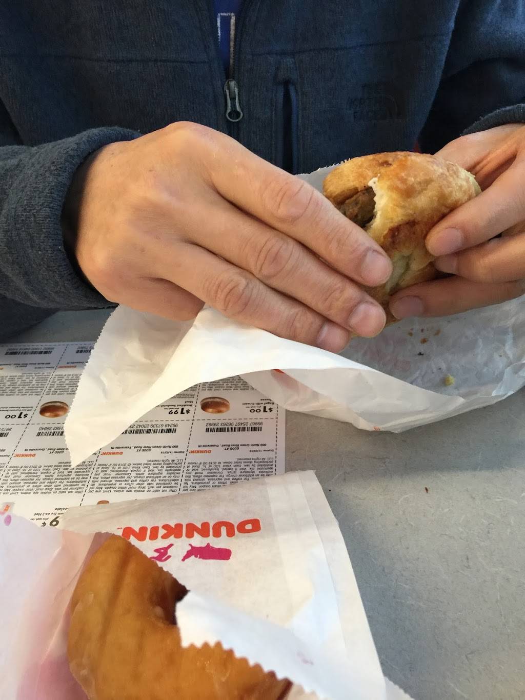 Dunkin | bakery | 850 N Green River Rd, Evansville, IN 47715, USA | 8123035797 OR +1 812-303-5797