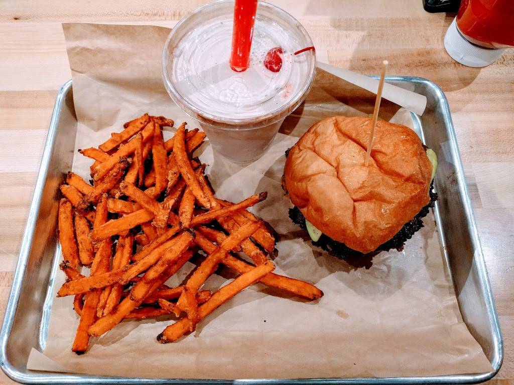 MOOYAH Burgers, Fries & Shakes | restaurant | 8889 Gateway Blvd W Ste 450, El Paso, TX 79925, USA | 9155950100 OR +1 915-595-0100