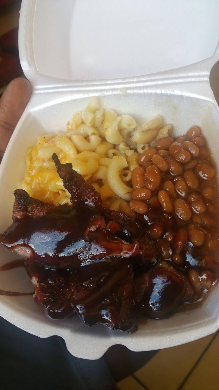 Chill and Grill Smokehouse | restaurant | 1807 NW 79th St, Miami, FL 33147, USA | 5618913015 OR +1 561-891-3015