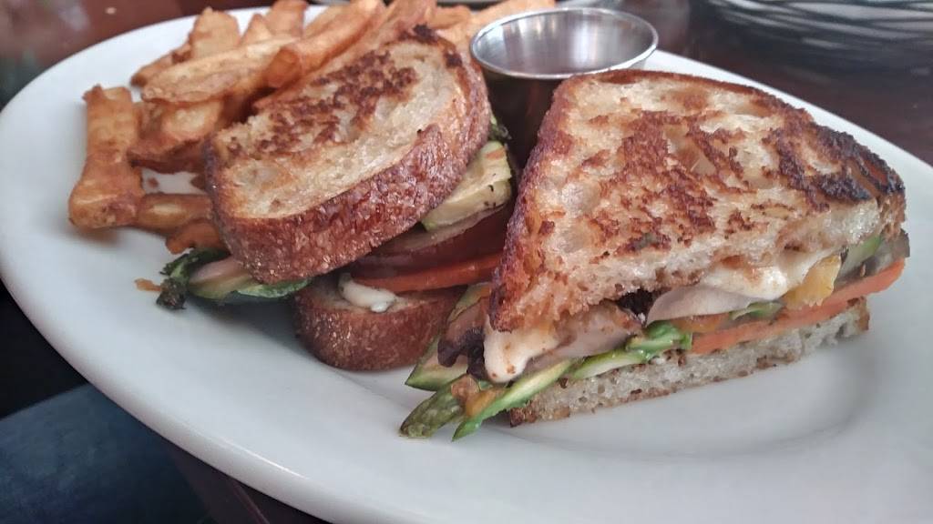 Common Grill | restaurant | 112 S Main St, Chelsea, MI 48118, USA | 7344750470 OR +1 734-475-0470