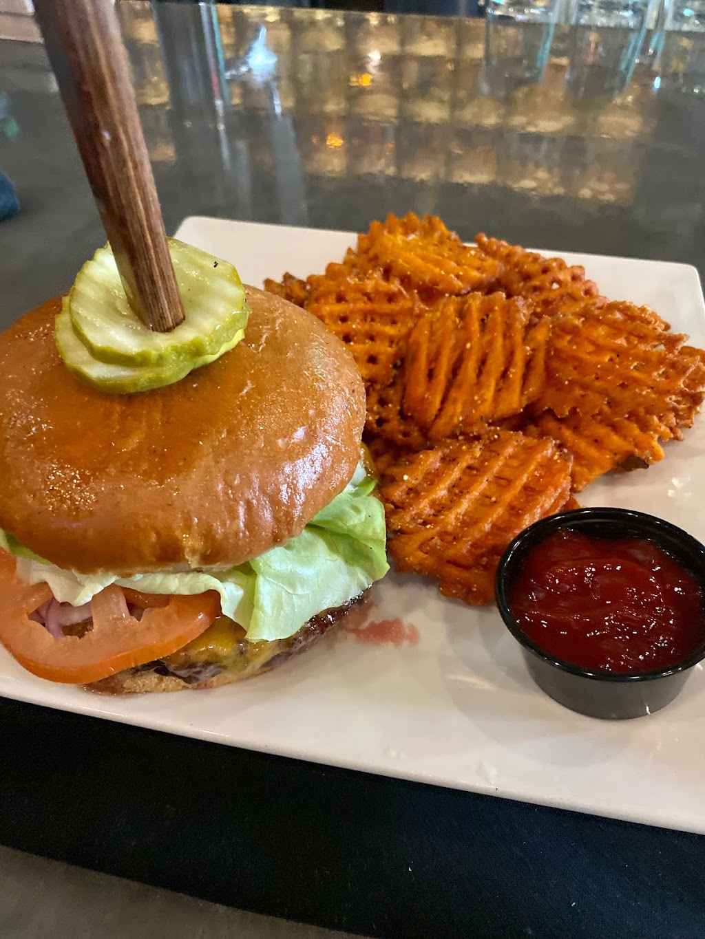 TBird Tavern | restaurant | 13802 N Scottsdale Rd Suite 101, Scottsdale, AZ 85254, USA | 4807020455 OR +1 480-702-0455