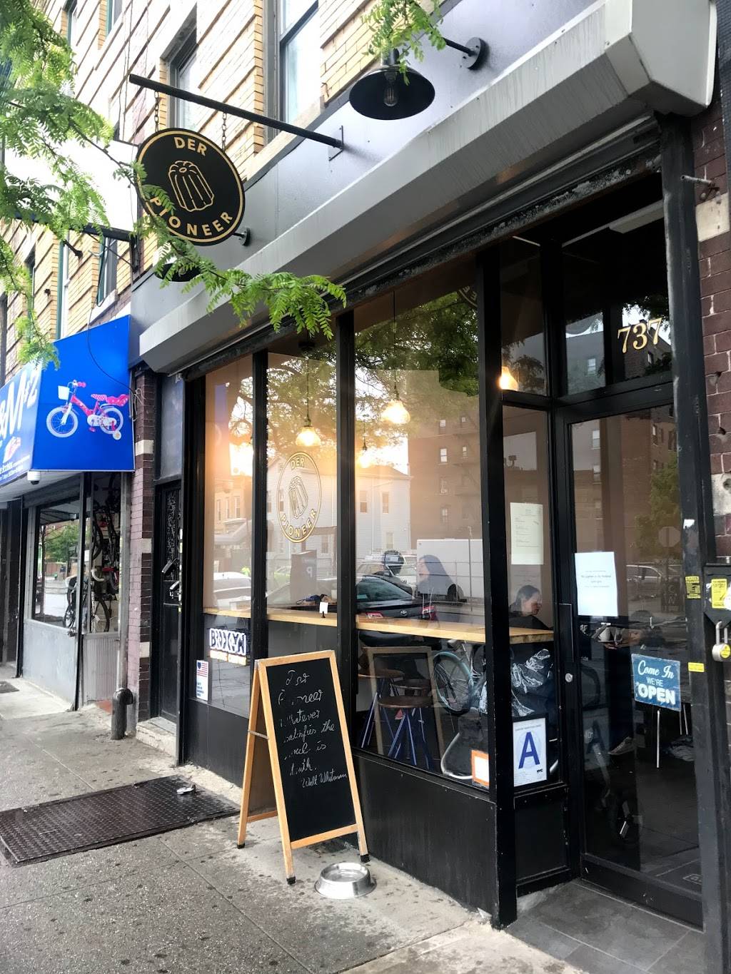 Der Pioneer | restaurant | 737 Church Ave, Brooklyn, NY 11218, USA | 3474350132 OR +1 347-435-0132