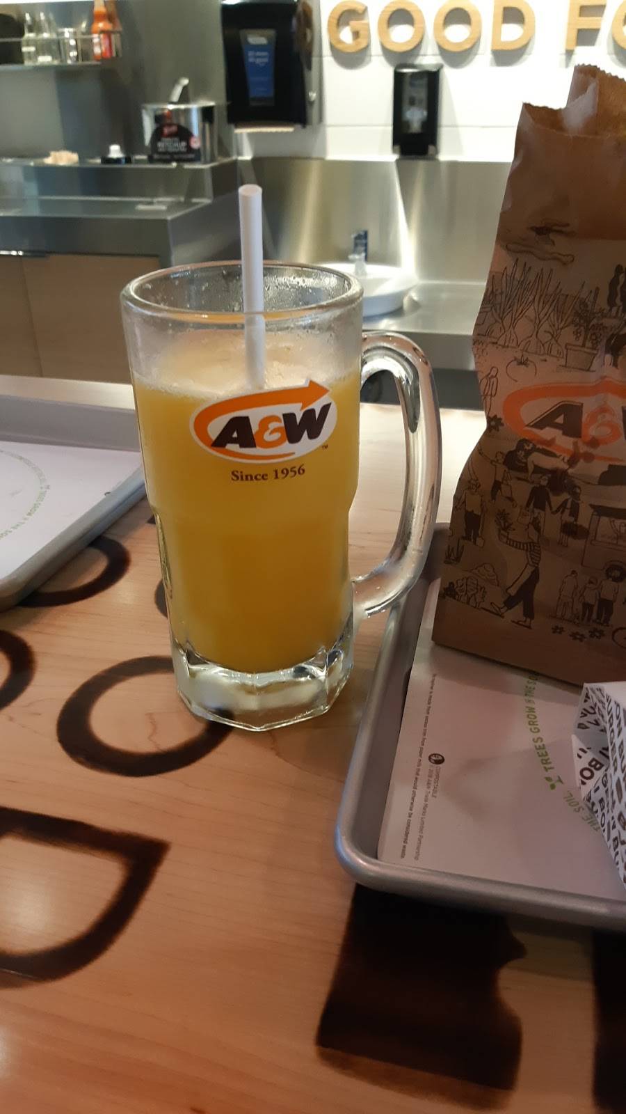 A&W Canada | restaurant | 3318 Keele St, North York, ON M3M 2H7, Canada | 4165469666 OR +1 416-546-9666