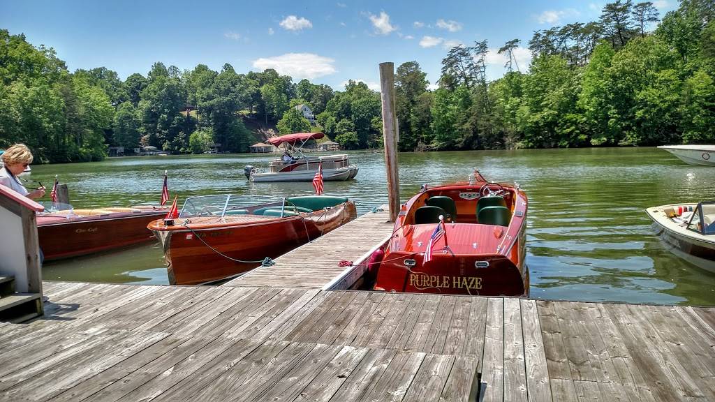 Jakes Place | restaurant | 1041 Harbour Inn Lane, Moneta, VA 24121, USA | 5402974732 OR +1 540-297-4732