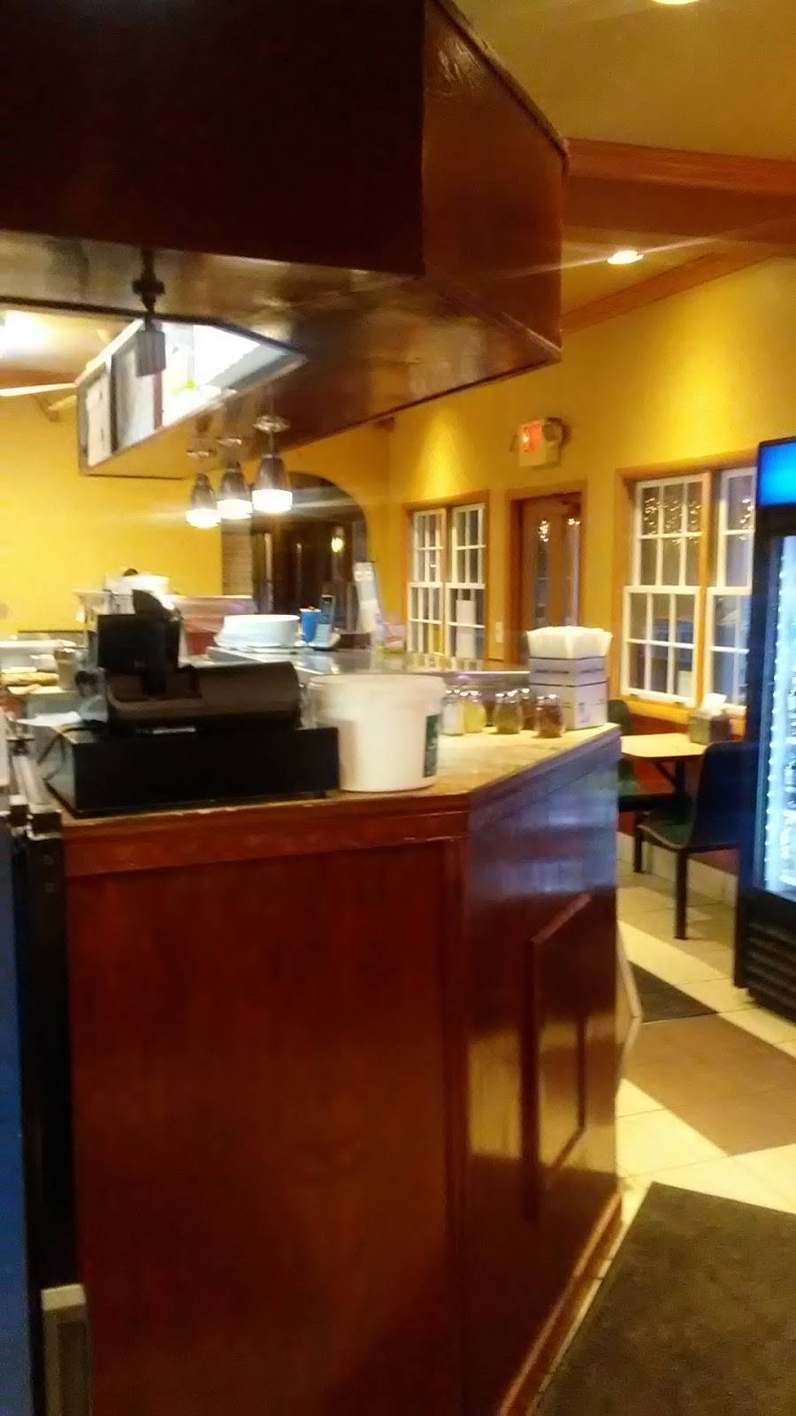 Sterlington Deli | meal takeaway | 3 Sterlington Commons, Greenport, NY 11944, USA | 6314778547 OR +1 631-477-8547