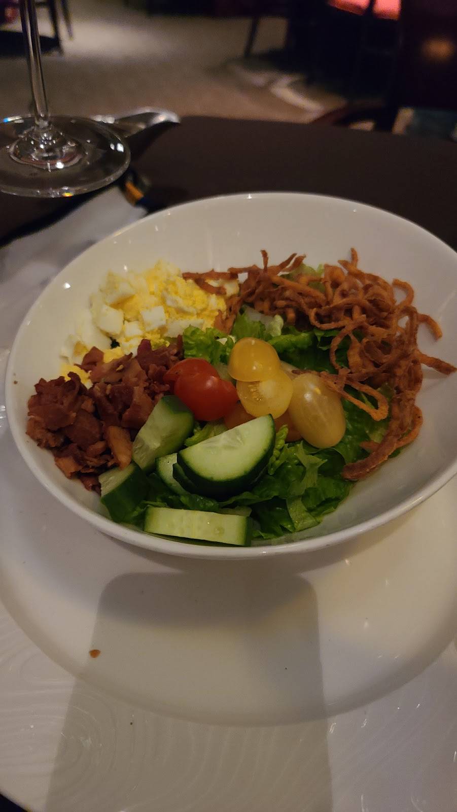 Mignons Steaks & Seafood | restaurant | 158 Howard Ave, Biloxi, MS 39530, USA | 2284328888 OR +1 228-432-8888