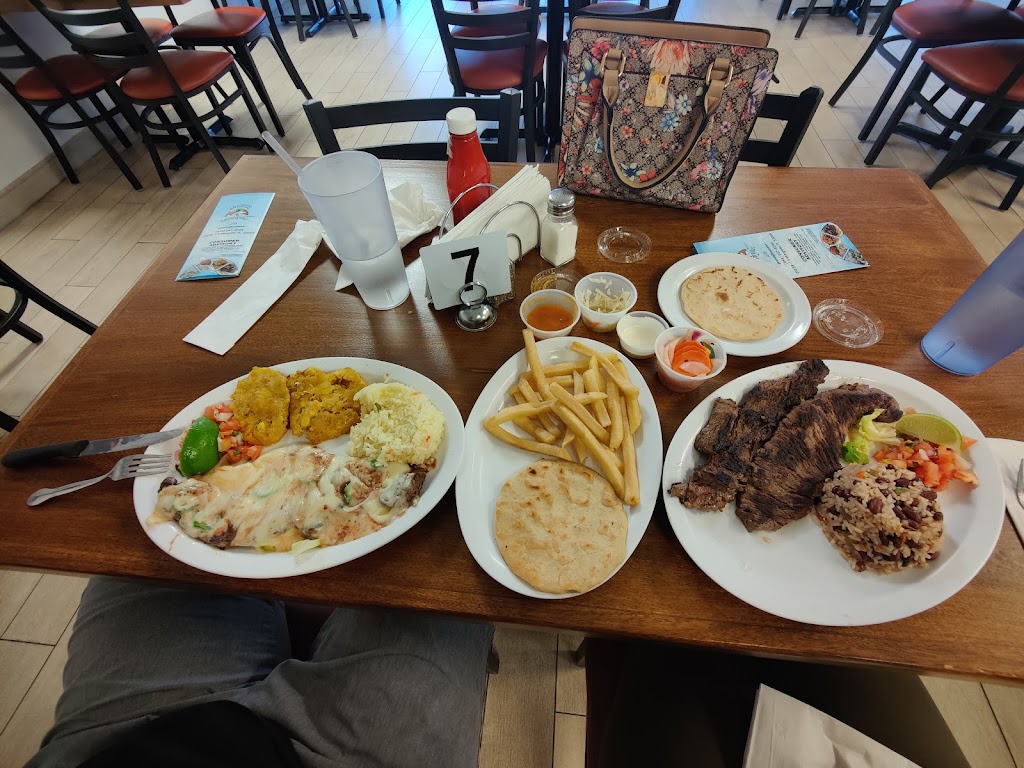 Antojitos Salvadoreños restaurant | restaurant | 213 FL-7, Margate, FL 33068, USA | 9542479744 OR +1 954-247-9744