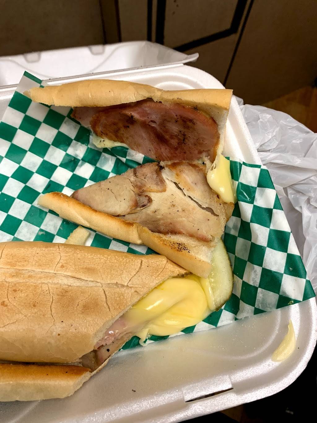 The Clover Irish Pub | restaurant | 2100 NW 42nd Ave, Miami, FL 33126, USA | 3058760469 OR +1 305-876-0469