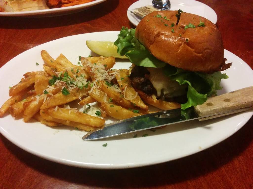 Petes Restaurant & BrewHouse | restaurant | 881 Lifestyle St, Manteca, CA 95337, USA | 2098254200 OR +1 209-825-4200