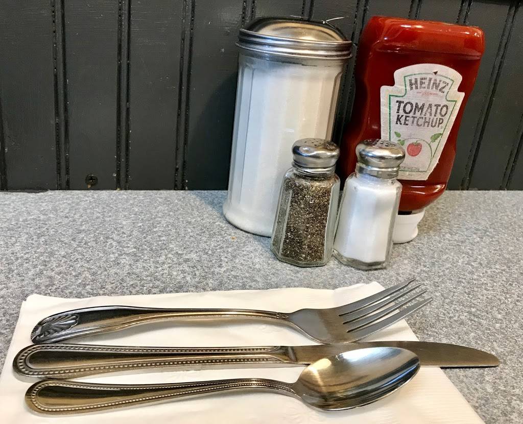 Manoa Diner & Deli | restaurant | 1305 West Chester Pike # 5, Havertown, PA 19083, USA | 6104495400 OR +1 610-449-5400